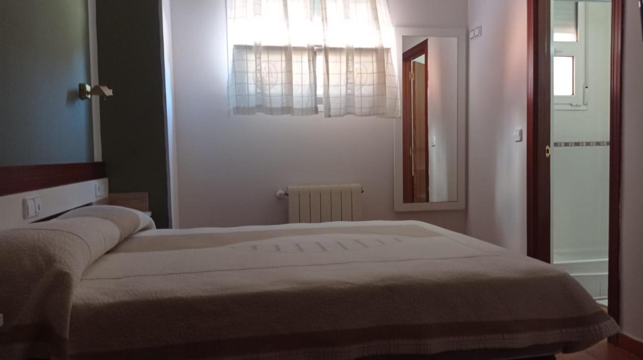 Alojamiento Numancia Pensión Burgos Exterior foto